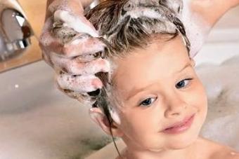 Как помыть голову ребенку без слез Каким шампунем мыть голову ребенку 8 лет